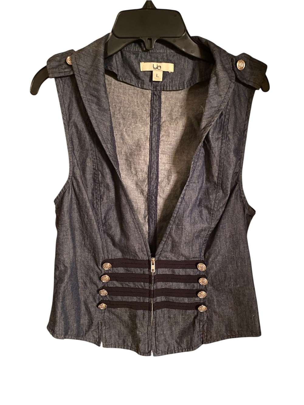 Yö brand denim vest features a distinctive military-inspired design. SZ L.  New